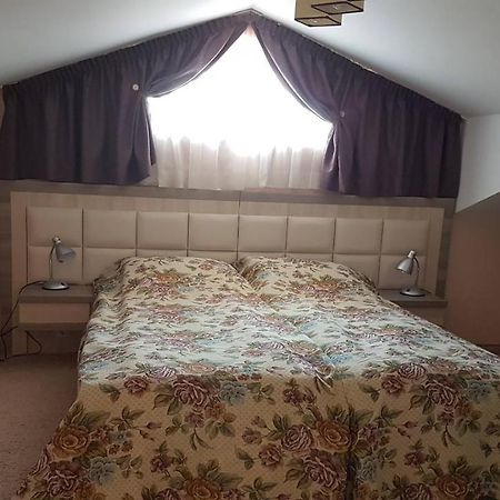 Apartamento Къщата С Чешмата Veliko Tárnovo Exterior foto