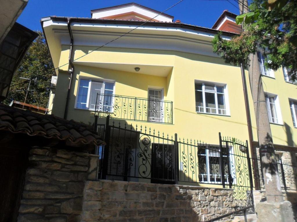 Apartamento Къщата С Чешмата Veliko Tárnovo Exterior foto